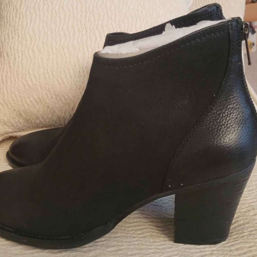 Steve Madden Black Ankle Booties with Chunky Heel